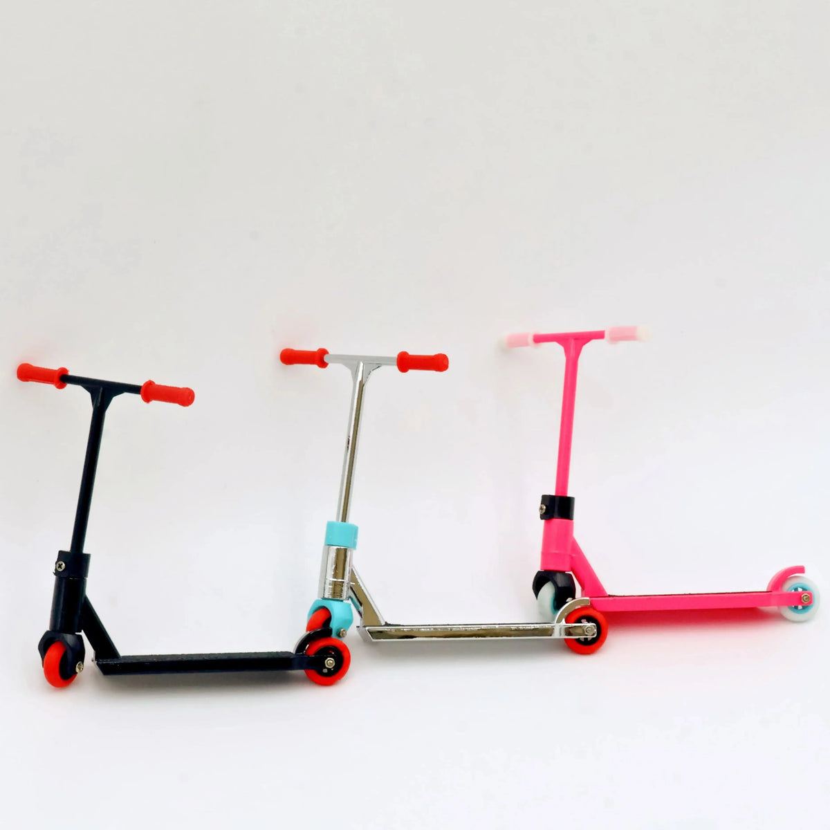 Mini Metal Finger Scooter — Premium Alloy Toy