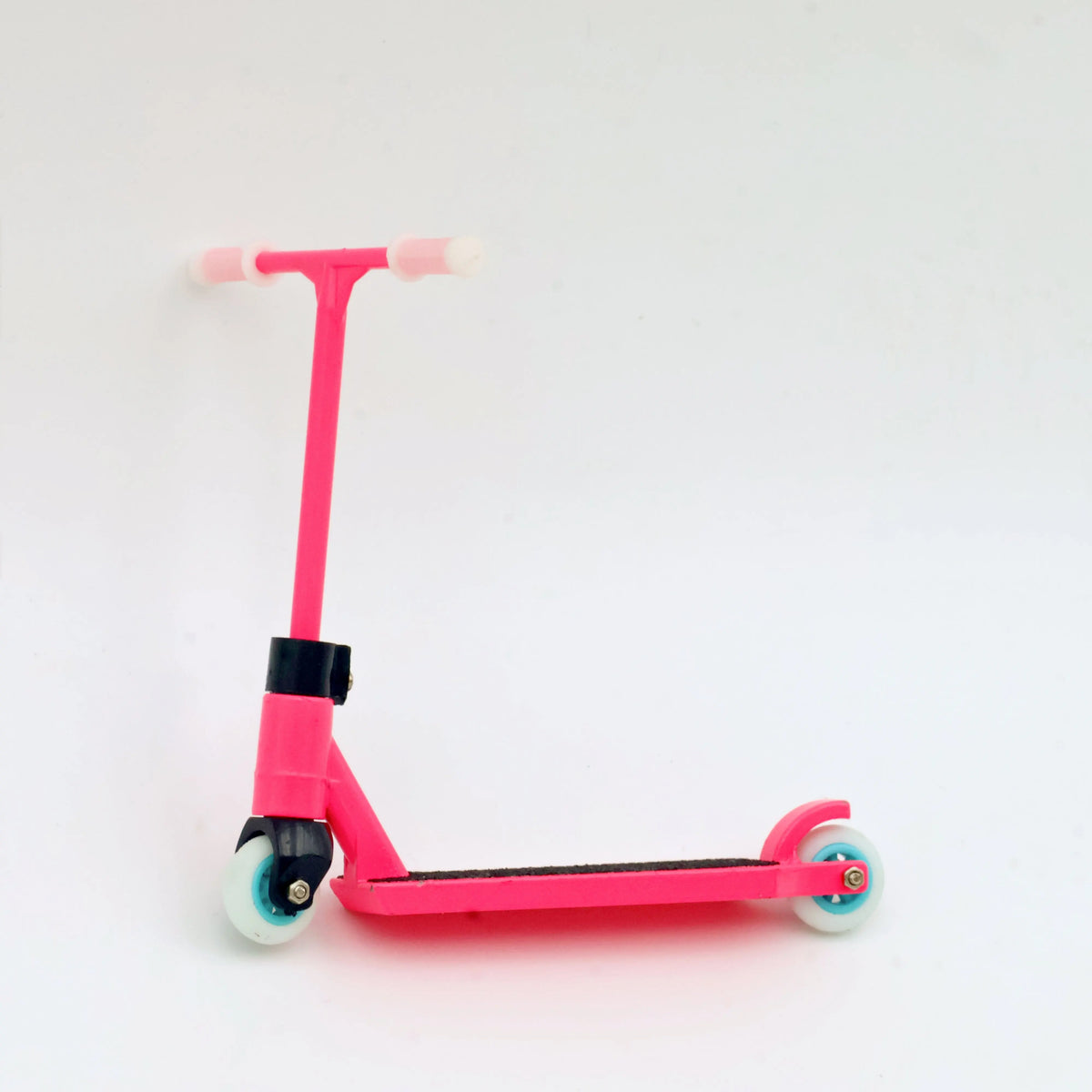 Mini Metal Finger Scooter — Premium Alloy Toy
