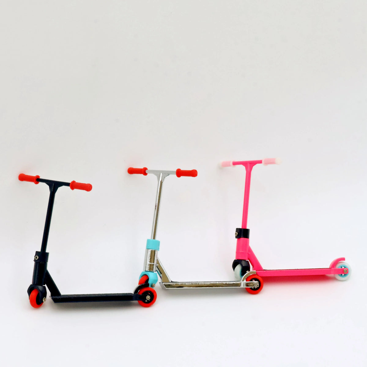 Mini Metal Finger Scooter — Premium Alloy Toy