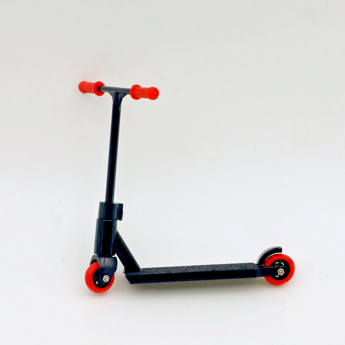 Mini Metal Finger Scooter — Premium Alloy Toy